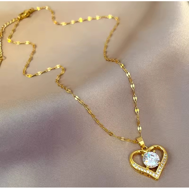 Collar Corazón con Circonita: Elegancia y Amor en Cada Brillo