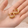 Aretes Cuadrados de Acero Inoxidable Dorado - Joyería Moderna Aretes Cuadrados de Acero Inoxidable Dorado - Joyería Moderna