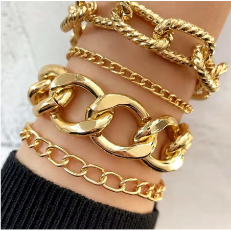 Pulseras de cadena dorada: Set de 4 piezas, diseño minimalista y moderno