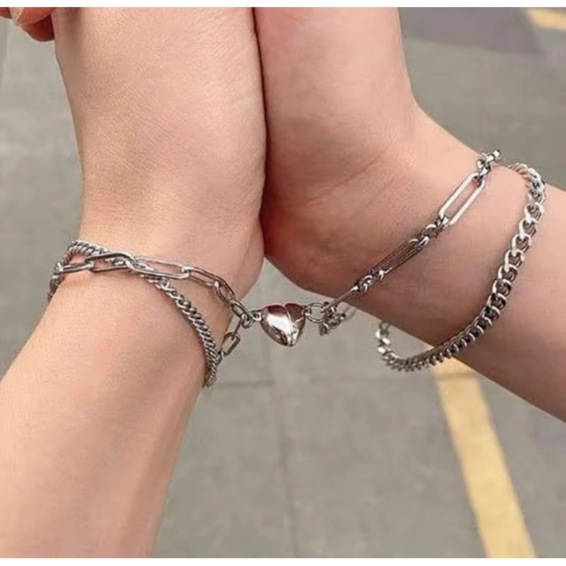 Pulseras de pareja con dije de corazón magnético: Acero inoxidable, estilo minimalista y moderno Pulseras de pareja con dije de corazón magnético: Acero inoxidable, estilo minimalista y moderno