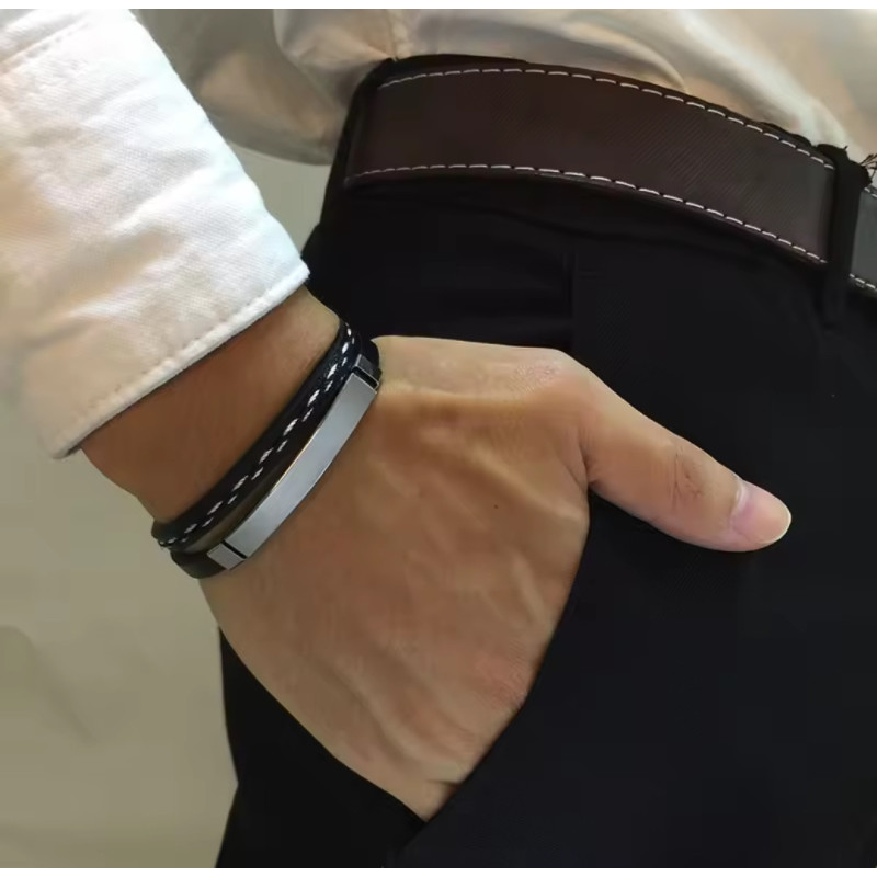 Pulsera de Cuero Trenzado para Hombre con Placa de Acero Inoxidable - Elegante y Duradera