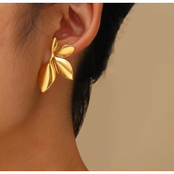 Aretes de Acero Inoxidable con Diseño de Hojas - Durabilidad y Estilo