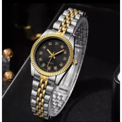 Reloj femenino con cristales brillantes y diseño clásico, perfecto para un look atemporal.