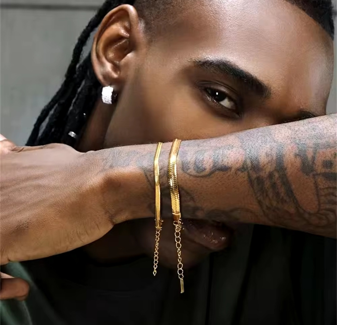 Pulsera de Serpiente en Color Oro: La Elegancia que Nunca Pasa de Moda