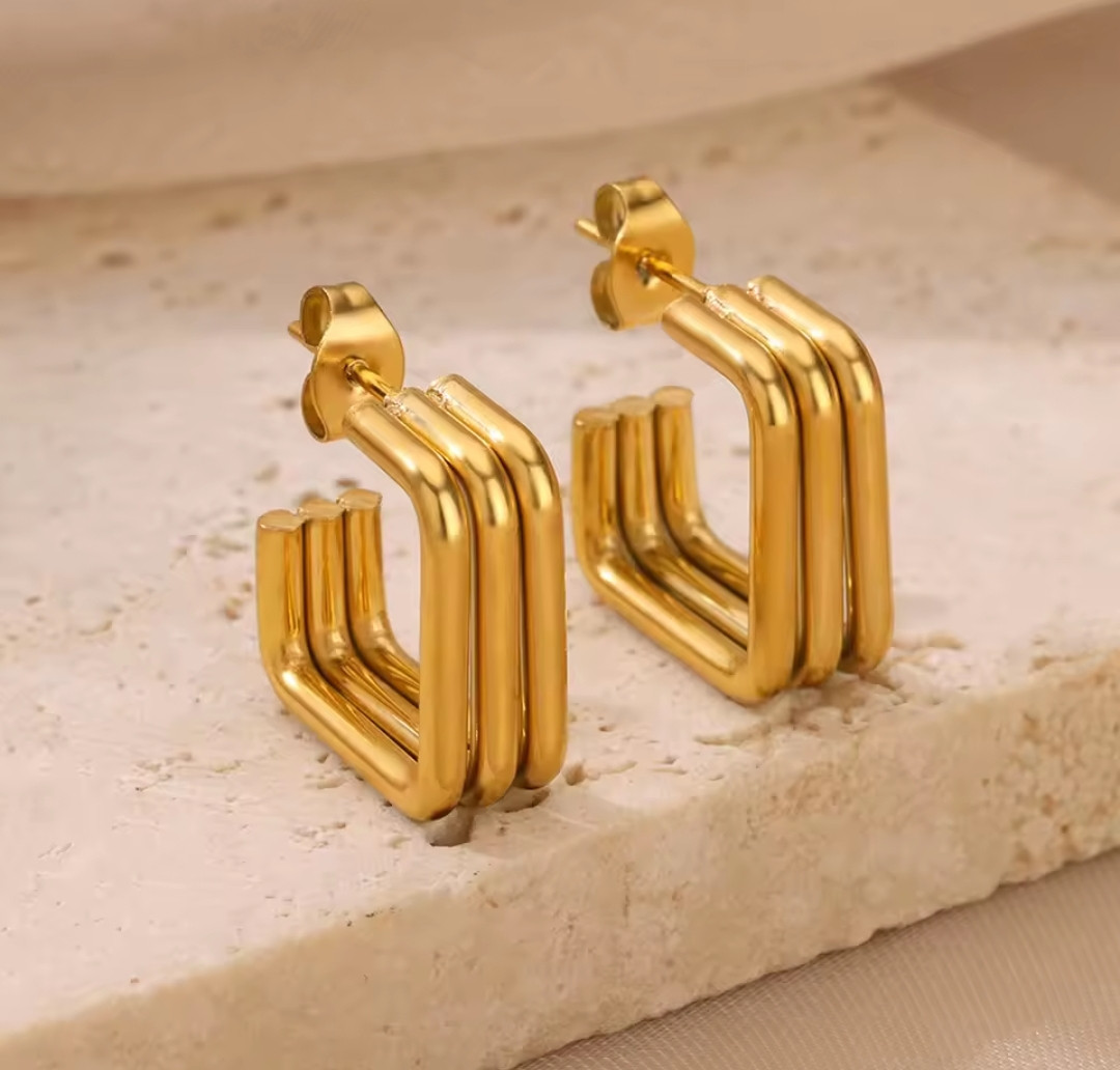 Aretes Cuadrados de Acero Inoxidable Dorado: La Pieza Clave para Actualizar Tu Joyero