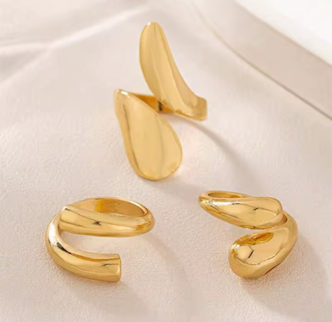 Set de Anillos Dorados Irregulares - Estilo Vanguardista Único: Redefine tu Elegancia